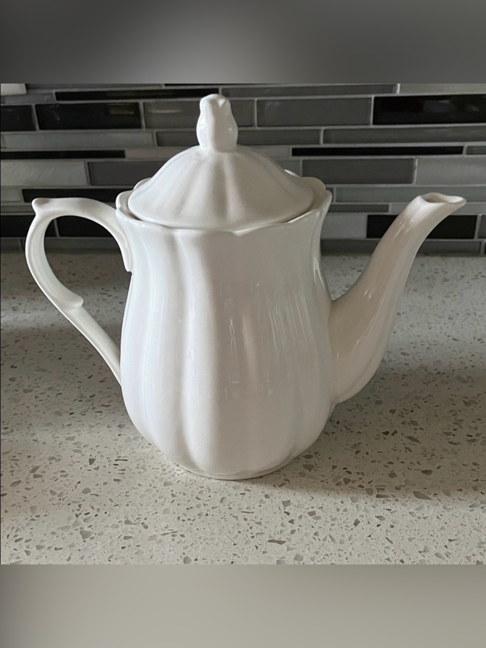 Vintage White Ceramic Teapot with Sculpted Lid and Graceful Spout